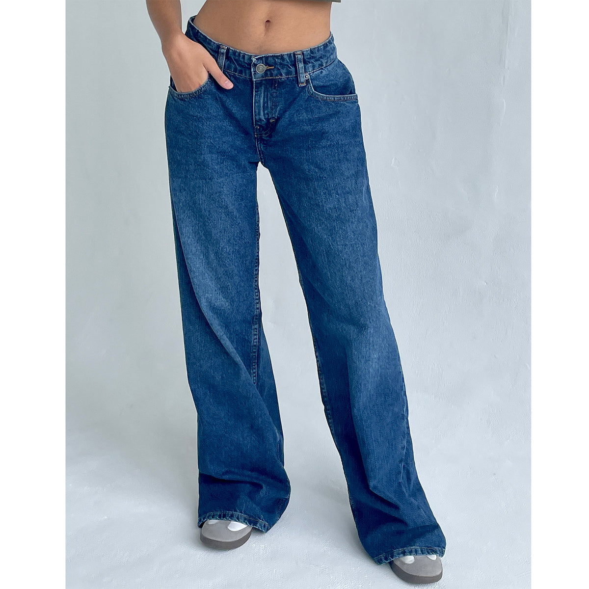 Women’s Low-Rise Vintage Wide Leg Jeans