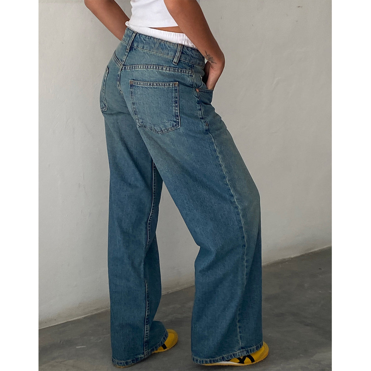 Women’s Low-Rise Vintage Wide Leg Jeans