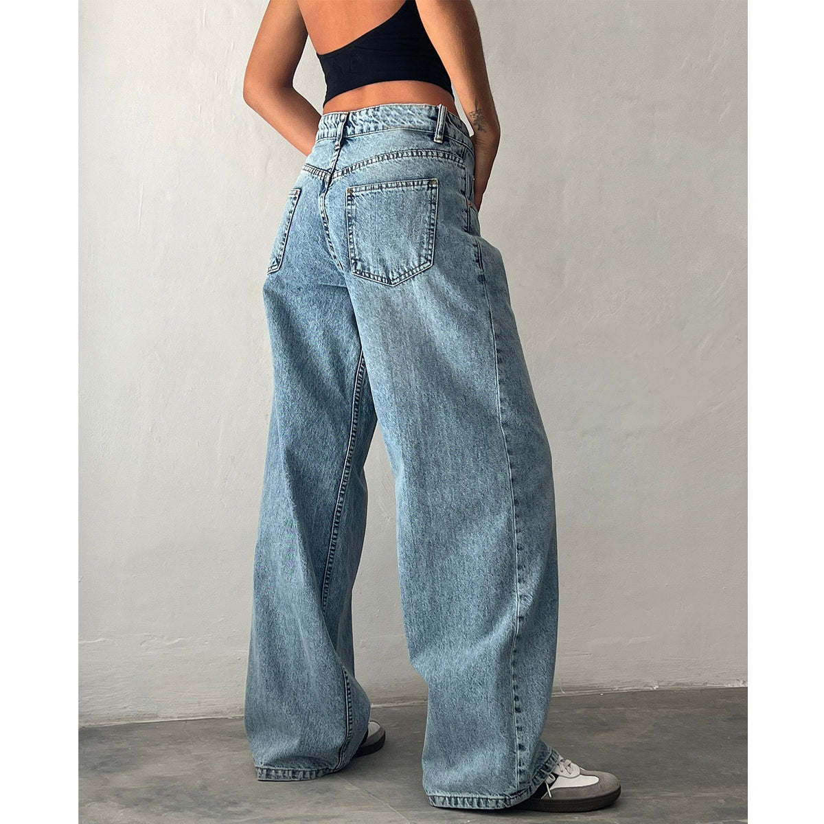 Women’s Low-Rise Vintage Wide Leg Jeans