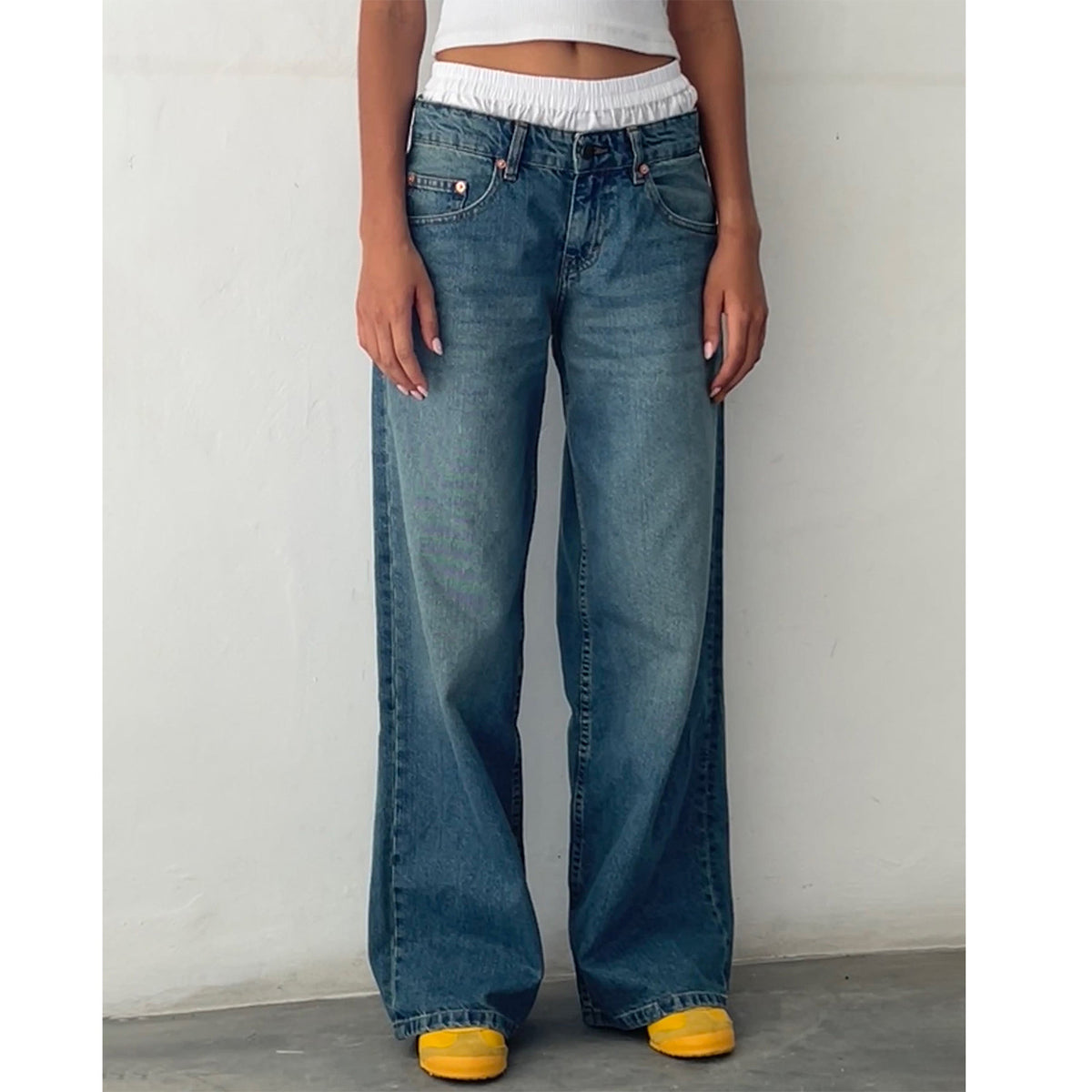 Women’s Low-Rise Vintage Wide Leg Jeans