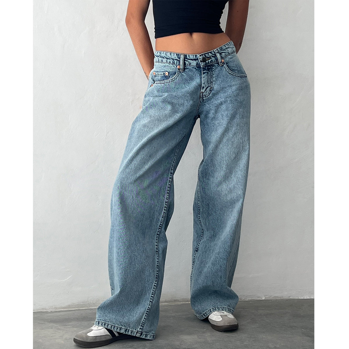 Women’s Low-Rise Vintage Wide Leg Jeans